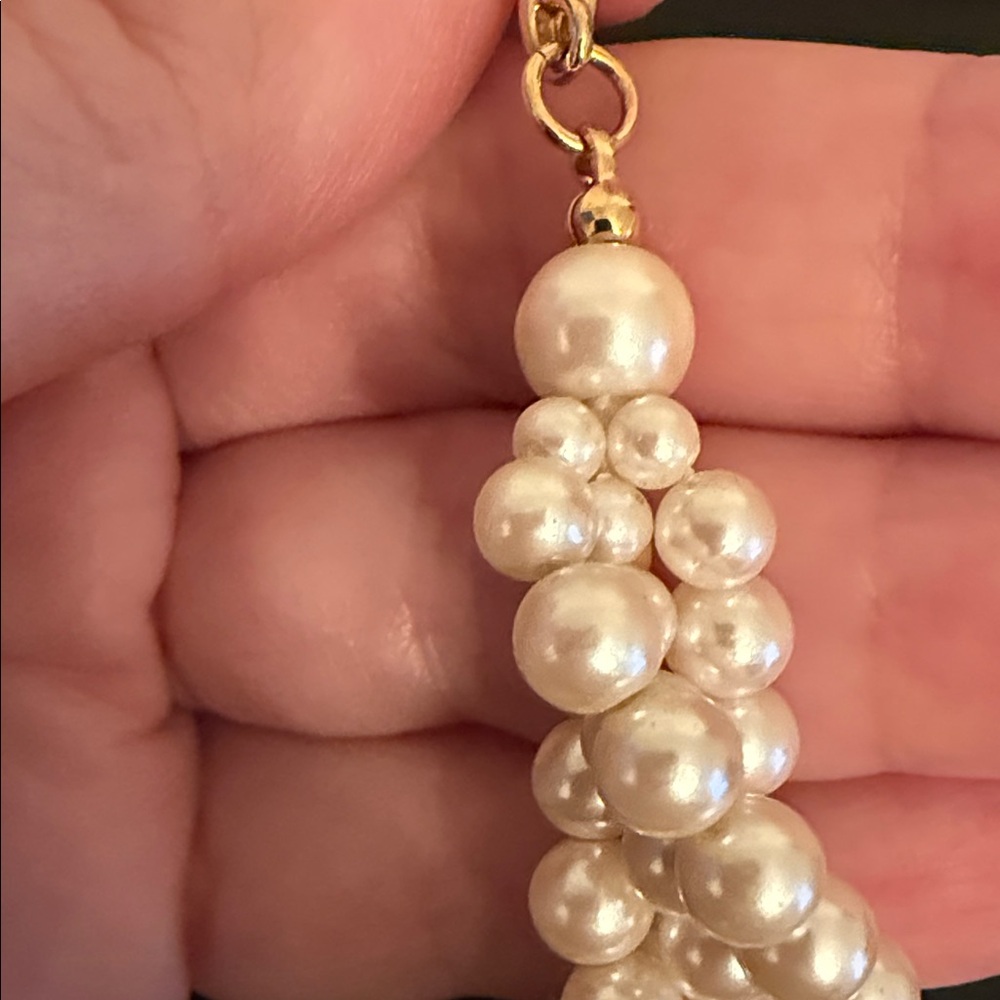 vintage triple-stranded twisted faux pearl beaded choker with a gold-tone clasp - Picture 4 of 4